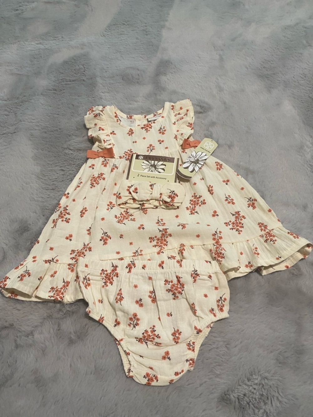 Daisy Fuentes 2 Piece With Accessory